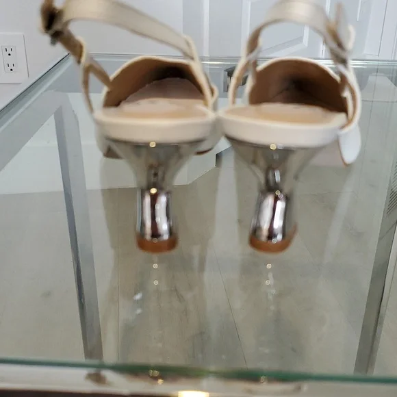 Saks 5thAve White Leather Slingback With Chrome 2” Heel Size 6 like new no box - Picture 3 of 8